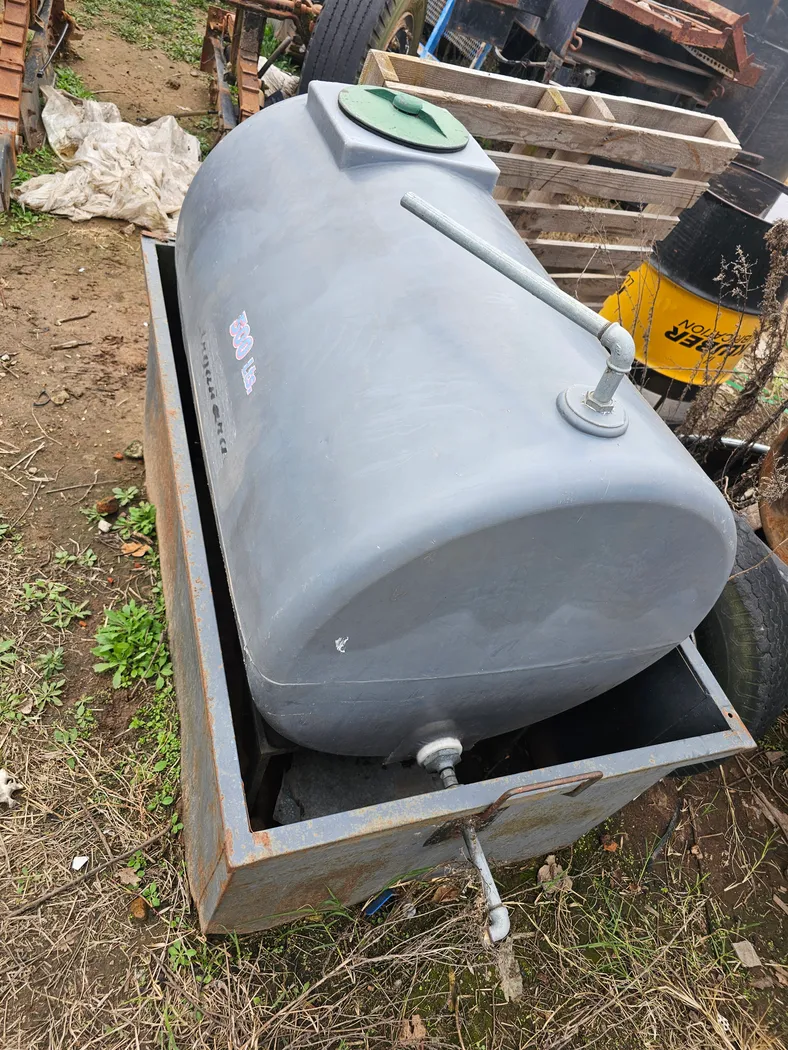 Tanque Horizontal 500 L con Base Metálica